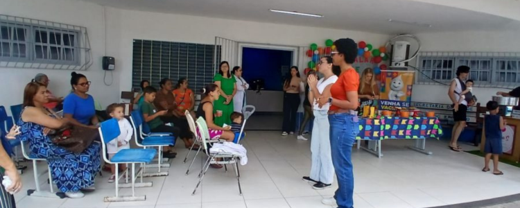 Para marcar o mês do Dia das Crianças, Rio das Ostras promoveu ação educativa sobre vacinação com palestras, atividades lúdicas e distribuição de pipoca e algodão-doce na Unidade de Saúde do Recanto.