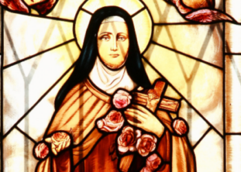 Católicos celebram Santa Teresinha do Menino Jesus, padroeira das missões, com missas, procissões e distribuição de rosas em todo o país.
