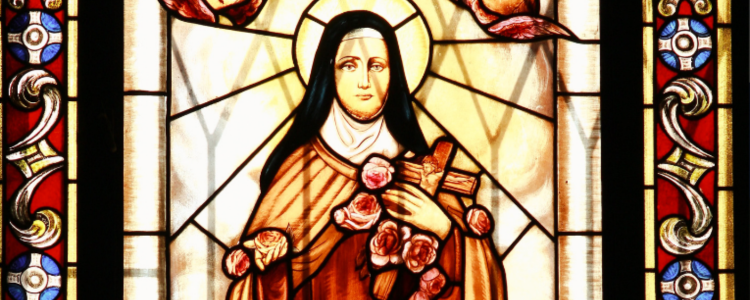 Católicos celebram Santa Teresinha do Menino Jesus, padroeira das missões, com missas, procissões e distribuição de rosas em todo o país.