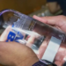 A PMDF encontrou um laboratório clandestino para falsificação de bebidas alcoólicas em Sobradinho dos Melos. Ação ocorre após aumento de intoxicações por metanol em 12 estados.