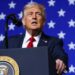 Trump defende vistos de trabalho para estrangeiros e afirma que a economia dos EUA depende de mão de obra qualificada.