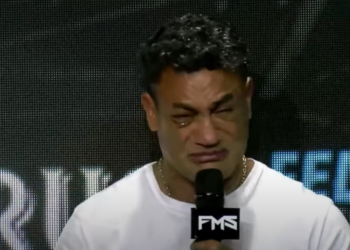 Acelino “Popó” Freitas chora e diz que não voltará ao boxe após briga em evento.