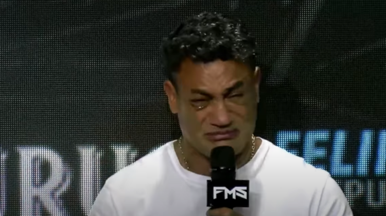 Acelino “Popó” Freitas chora e diz que não voltará ao boxe após briga em evento.