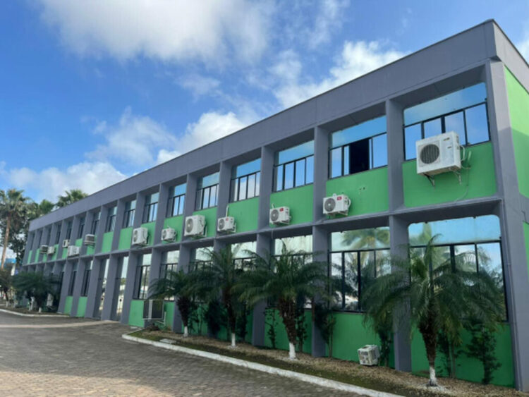 Farra dos supersalários: Como São Francisco do Itabapoana, município com pior IDH do RJ, paga quase R$ 19 mil para chefe de gabinete