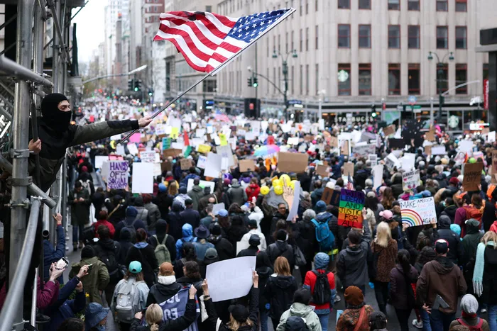 Milhões de americanos protestam contra Trump em todos os estados dos EUA sob o lema “No Kings”