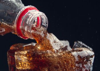 Pesquisadores alertam: versões diet podem causar mais danos hepáticos que bebidas açucaradas