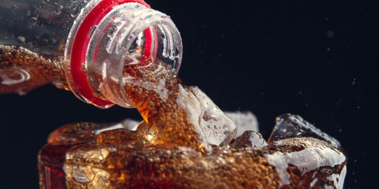 Pesquisadores alertam: versões diet podem causar mais danos hepáticos que bebidas açucaradas