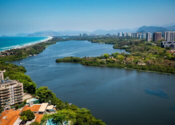 O Rio de Janeiro vai ganhar o Lagunar Marítima, novo sistema de transporte aquaviário com oito linhas, cinco terminais e seis estações. Expectativa é atender 85 mil pessoas por dia e reduzir o trânsito na Barra, Recreio e Jacarepaguá.