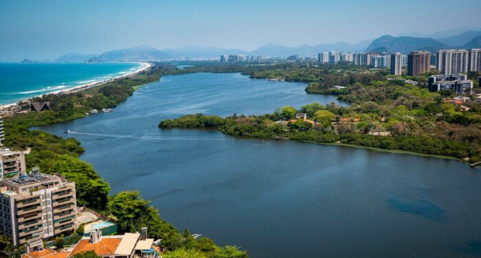O Rio de Janeiro vai ganhar o Lagunar Marítima, novo sistema de transporte aquaviário com oito linhas, cinco terminais e seis estações. Expectativa é atender 85 mil pessoas por dia e reduzir o trânsito na Barra, Recreio e Jacarepaguá.