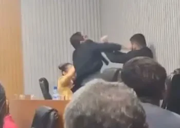 Câmara de Sena Madureira vira palco de confusão após troca de ofensas entre vereadores.