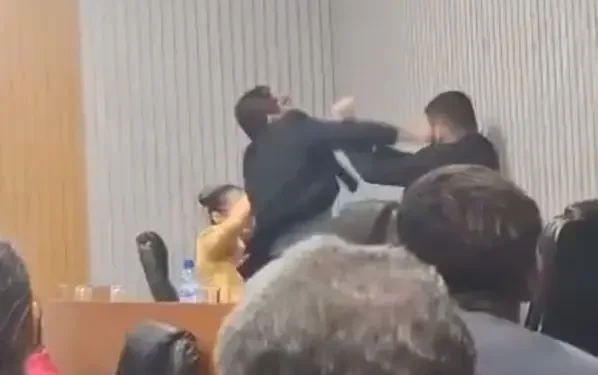 Câmara de Sena Madureira vira palco de confusão após troca de ofensas entre vereadores.
