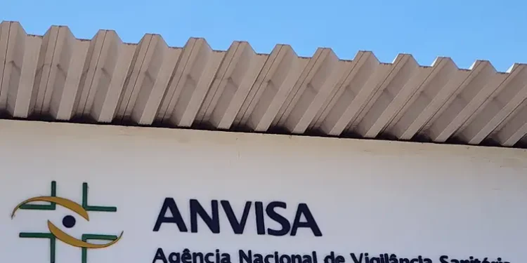 AGU questiona novo modelo de fila da Anvisa, que pode beneficiar grandes farmacêuticas com atuação internacional.