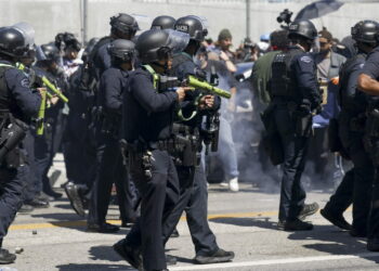 Trump prepara envio de agentes federais a São Francisco, gerando reação do governador da Califórnia e mobilização local.