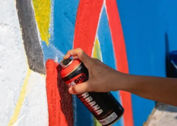 Macaé recebe mutirão cultural com grafite, batalhas de MCs e shows ao vivo no dia 25 de outubro.
