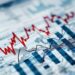 PLOA 2026 prevê receitas e despesas de R$ 6,53 trilhões. Nota técnica destaca divergências nas projeções do governo e do mercado e detalha valores para Educação, Saúde e Previdência.