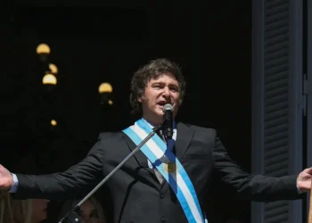 Partido “A Liberdade Avança” amplia poder no Congresso e consolida base política de Milei.