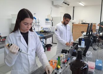 UEPB cria tecnologia inédita para detectar metanol em bebidas e reforça combate a intoxicações no Brasil.