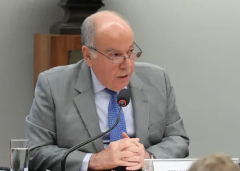 Mauro Vieira afirmou que reunião com Marco Rubio foi produtiva e que Brasil e EUA discutem um encontro entre Lula e Trump.