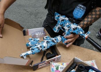 Após casos de violência, Alerj aprova lei que veta as chamadas gel blasters em todo o estado do Rio de Janeiro.