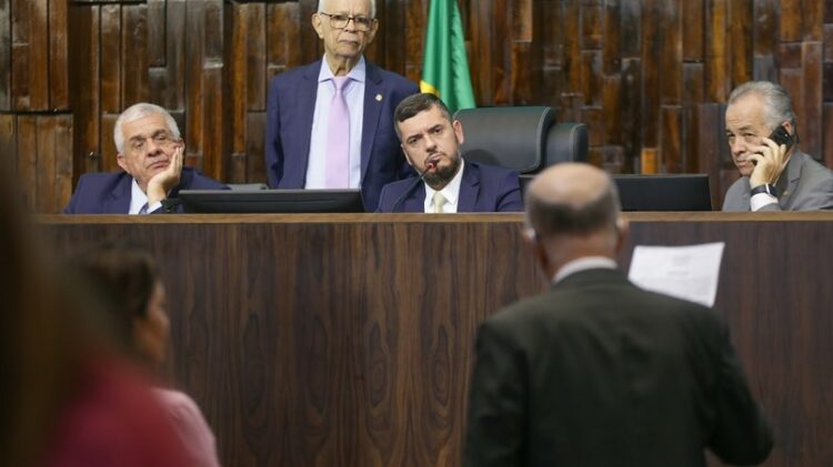 Alerj aprova fundo para mudanças climáticas no RJ, com recursos de royalties do pré-sal.