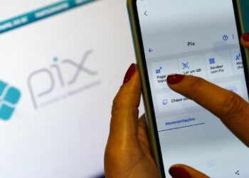 Pix Automático entra em vigor no Brasil e permitirá que empresas e prestadores de serviço cobrem clientes de forma recorrente, com uma única autorização. Entenda como funciona e quais cuidados adotar.