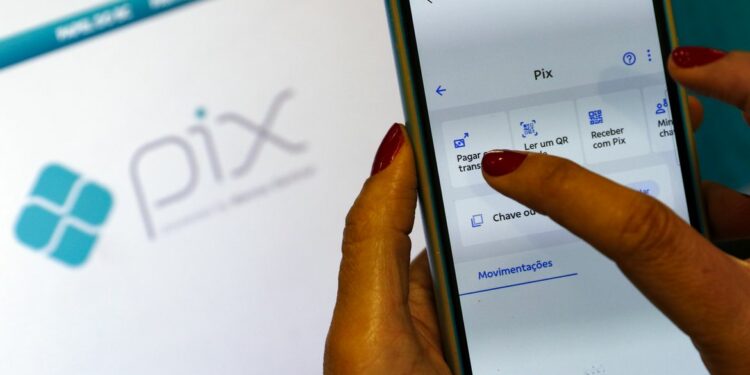 Pix Automático entra em vigor no Brasil e permitirá que empresas e prestadores de serviço cobrem clientes de forma recorrente, com uma única autorização. Entenda como funciona e quais cuidados adotar.