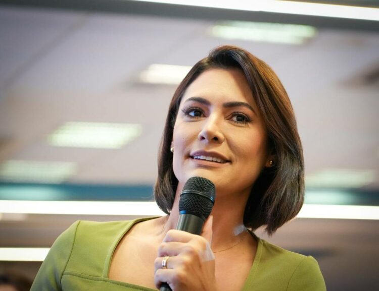Em evento do PL Mulher, Michelle Bolsonaro critica Lula e Janja e fala em “esquerda maldita” e “engano religioso”.