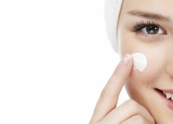 Suplementos de colágeno funcionam? Descubra o que a ciência diz sobre tomar, injetar ou aplicar na pele.