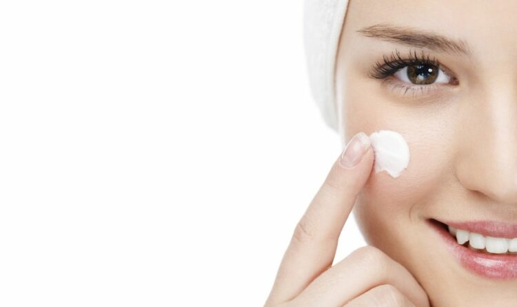 Suplementos de colágeno funcionam? Descubra o que a ciência diz sobre tomar, injetar ou aplicar na pele.