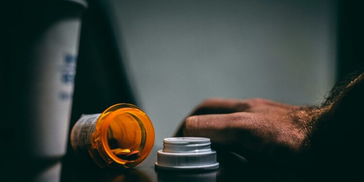 Pesquisa britânica aponta que alguns antidepressivos podem causar ganho de até 2 kg em dois meses de uso.