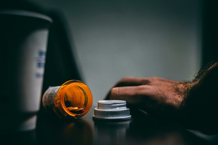 Pesquisa britânica aponta que alguns antidepressivos podem causar ganho de até 2 kg em dois meses de uso.