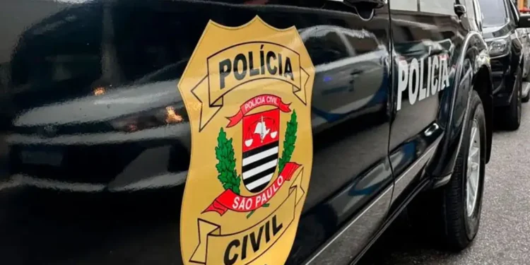 Polícia fecha fábrica clandestina de uísque, gim e vodca em Americana. Duas pessoas são presas e governo de SP confirma mortes por intoxicação com metanol.