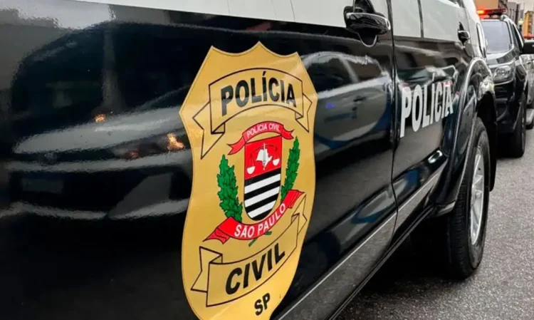 Polícia fecha fábrica clandestina de uísque, gim e vodca em Americana. Duas pessoas são presas e governo de SP confirma mortes por intoxicação com metanol.