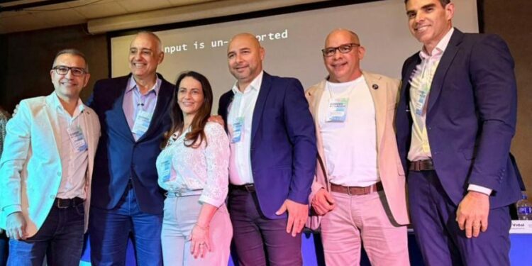 Carlos Augusto, prefeito de Rio das Ostras, é eleito presidente do Conderlagos e promete integração regional.
