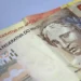 A Câmara dos Deputados aprovou projeto que amplia a faixa de isenção do Imposto de Renda para salários de até R$ 5 mil e reduz a cobrança para até R$ 7.350. Especialistas destacam impacto positivo no consumo, na renda das famílias e na economia.