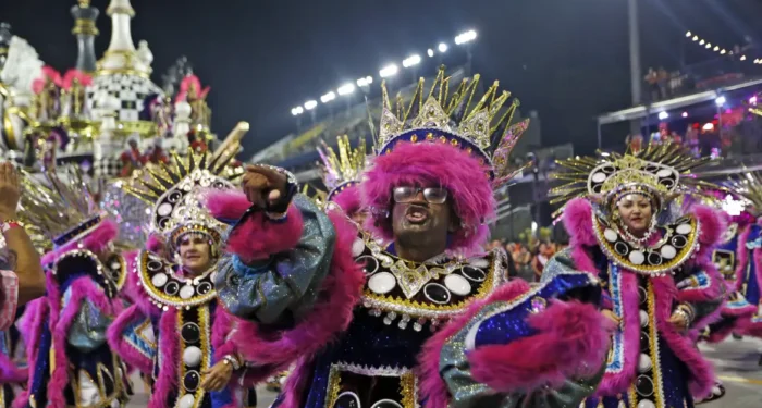 Ministério da Cultura incentiva escolas de samba a se tornarem pontos de cultura e anuncia capacitação e grupo permanente dedicado ao carnaval; recursos da Cultura Viva podem ser acessados.