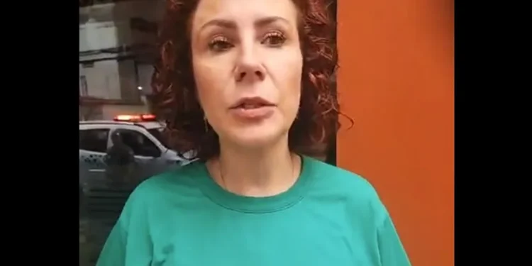 STF condenou Carla Zambelli a 10 anos; fim da licença a coloca em risco de cassação no Congresso