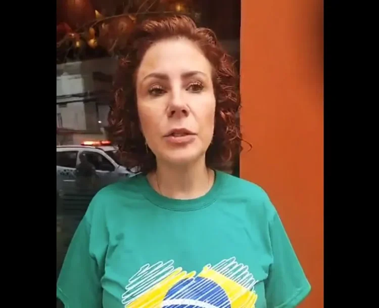 STF condenou Carla Zambelli a 10 anos; fim da licença a coloca em risco de cassação no Congresso