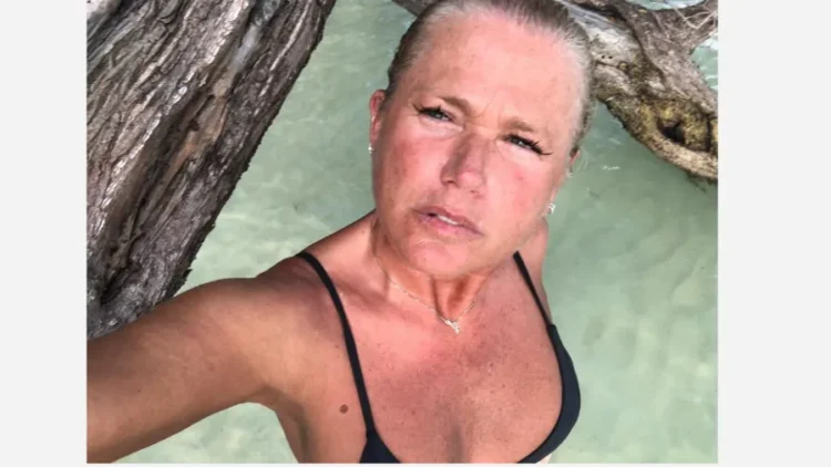 Xuxa Meneghel reagiu às críticas sobre sua aparência e afirmou que o envelhecimento é um processo natural. A apresentadora destacou a necessidade de respeitar o tempo e romper com a pressão estética.