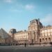 Polícia francesa apura roubo de nove artefatos da Galeria de Apolo no Louvre, um dos principais pontos turísticos do mundo.