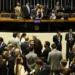 Câmara aprova projeto que dificulta abortos legais em meninas vítimas de estupro; Ministério das Mulheres critica retrocesso.