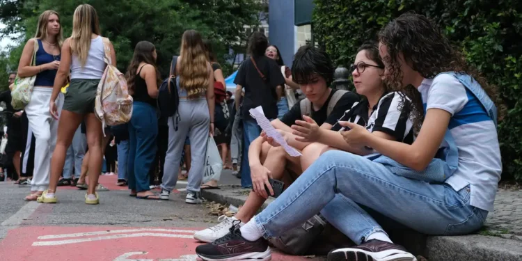 Gabarito oficial do Enem 2025 será divulgado na quinta (13), anuncia o Inep.