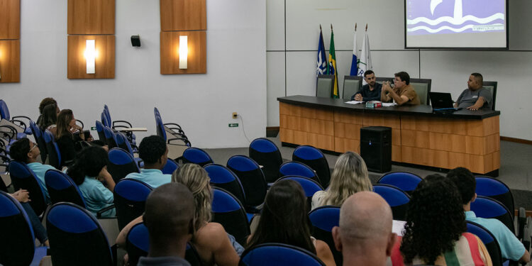 Evento estadual em Macaé promove troca de experiências sobre governança, proteção de dados e fortalecimento das ouvidorias públicas.