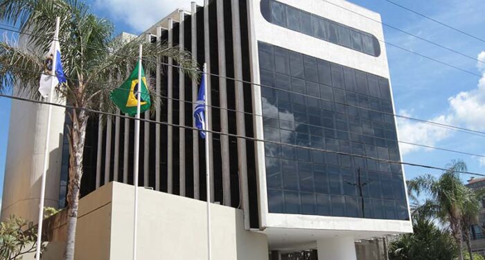 Macaé atualiza tabelas salariais dos níveis Fundamental I e II, corrigindo distorções antigas e beneficiando quase dois mil servidores.
