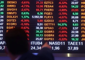 Mercado financeiro reage ao avanço sobre o fim do shutdown americano; dólar fecha em queda.