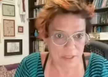 Professora da UFF recebe proteção após ameaças relacionadas a críticas sobre megaoperação na Penha e no Alemão.