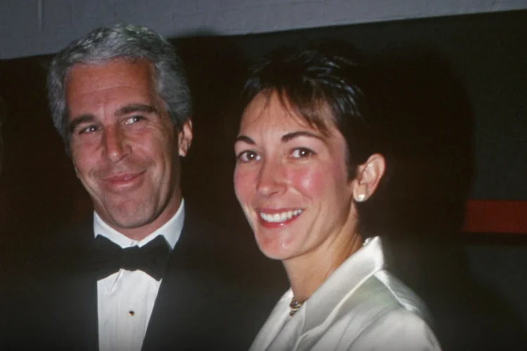 Comitê da Câmara dos EUA divulga e-mails em que Jeffrey Epstein menciona Donald Trump e insinua conhecimento sobre abusos.