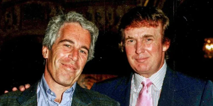 E-mails divulgados pela Câmara dos EUA mostram Jeffrey Epstein mencionando Donald Trump e afirmando que ele “sabia das garotas”.