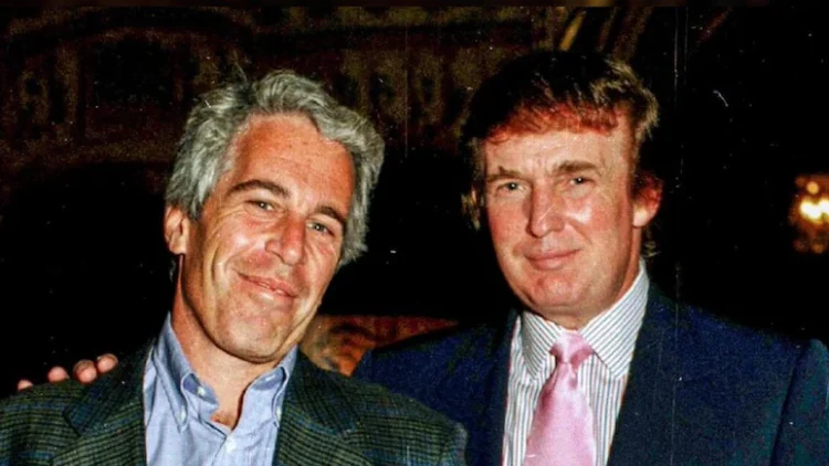 E-mails divulgados pela Câmara dos EUA mostram Jeffrey Epstein mencionando Donald Trump e afirmando que ele “sabia das garotas”.