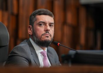 Alerj aprova proposta que assegura vencimentos integrais a familiares de policiais militares mortos em serviço.